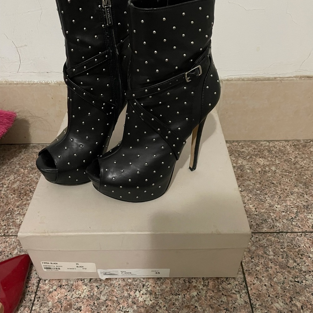 Bebe Sandals - Picture 2 of 3